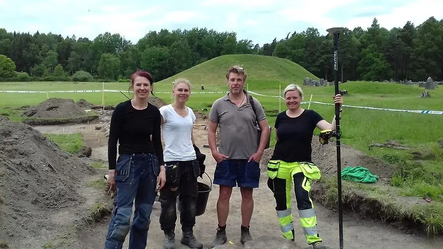 Arkeologerna Alexandra Sanmark, Marta Lindeberg, Mathias Bäck och Kristina Jonsson kommer tillbaka till Anundshög för nya utgrävningar vecka 39.