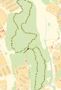 Kartbild över belysningen i Rönnbyspåret. Pilen visar var bron finns.