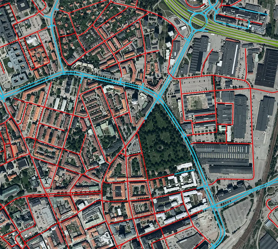 Ortofotokarta som visar hastigheter på vägar i och utanför del av Västerås centrum.
