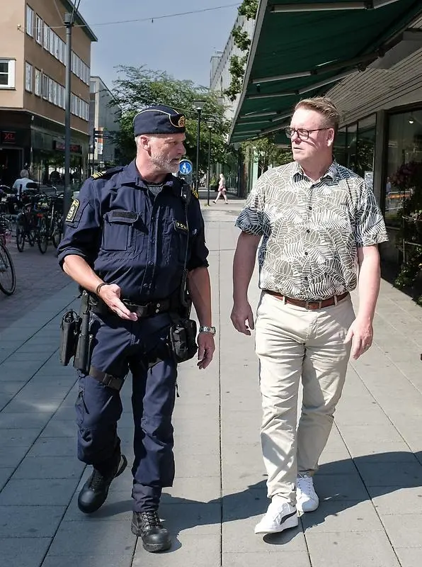 Staffan Jansson patrullerar med polisen